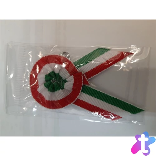 Kokárda kitűzővel 1 cm széles szalagból átmérő 3 cm