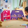 Kép 6/7 - LEGO® Friends Kreatív, bőröndalakú babaház 42697