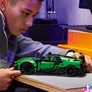 Kép 5/7 - LEGO® Technic Zöld Bugatti Chiron Pur Sport hiperautó 42241