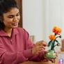 Kép 6/7 - LEGO® Botanicals Krizantém virágdekorációs építőszett 10368