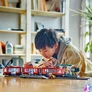 Kép 6/7 - LEGO® City Belvárosi villamos és megálló játékszett 60423
