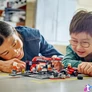 Kép 6/7 - LEGO® F1®-es boxutca és személyzet, Ferrari autóval, versenyautós játék 60443