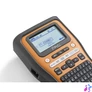 Kép 4/4 - Brother PT-E560BTSP Címkenyomtató készlet Orange/Black