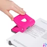 Kép 4/4 - Lyukasztó, kétlyukú, 25 lap, fém, RAPESCO "825", pink
