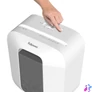 Kép 3/3 - Powershred® LX25 iratmegsemmisítő, konfetti (DIN P-4), 6 lap, 11.5 L, fehér
