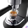 Kép 6/9 - DeLonghi EC 685.BK Dedica fekete espresso kávéfőző